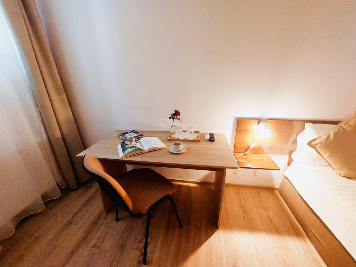 Confort Inn Otopeni Bagian luar foto