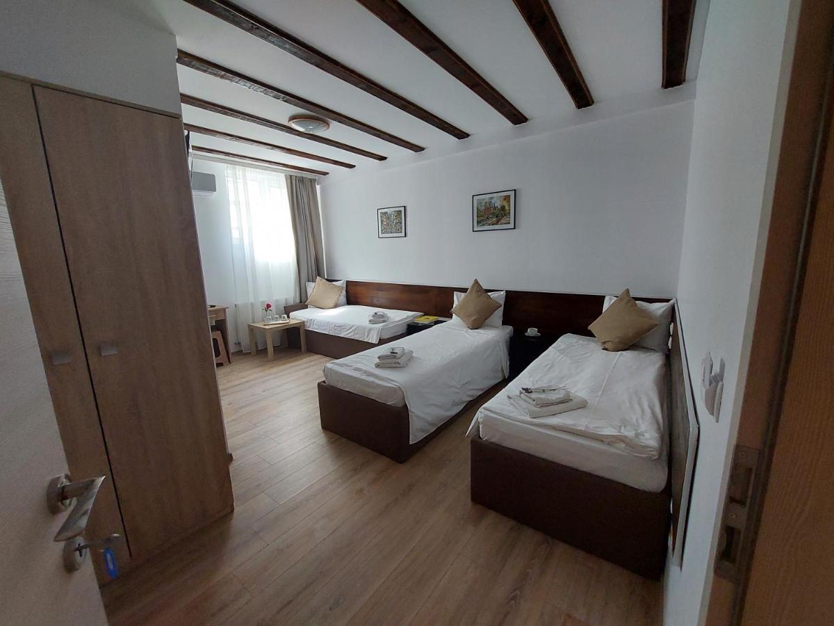 Confort Inn Otopeni Bagian luar foto