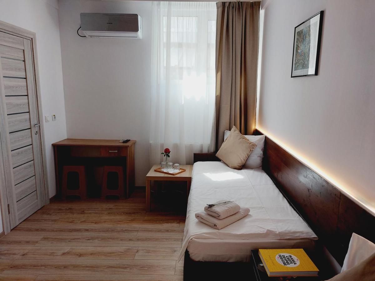 Confort Inn Otopeni Bagian luar foto