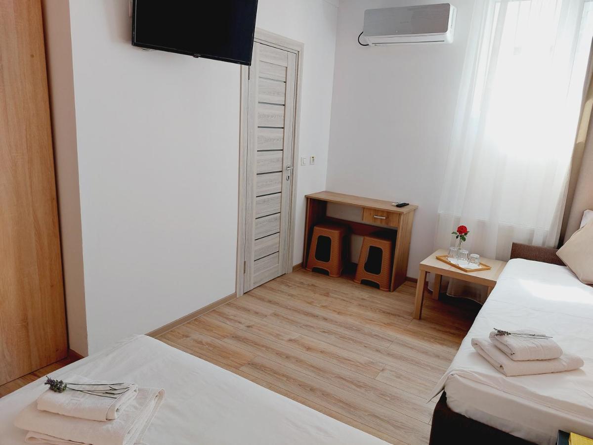 Confort Inn Otopeni Bagian luar foto