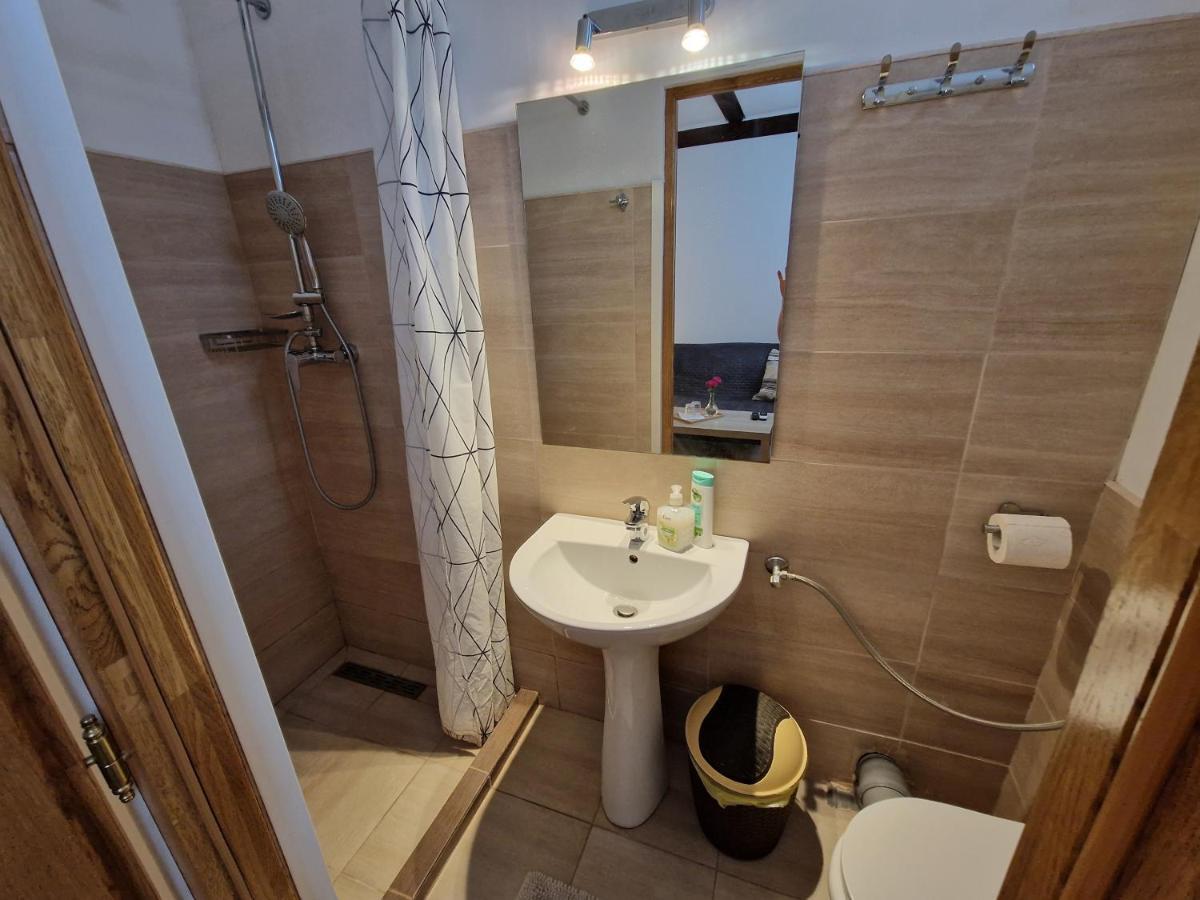 Confort Inn Otopeni Bagian luar foto