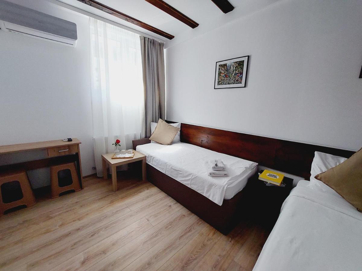 Confort Inn Otopeni Bagian luar foto